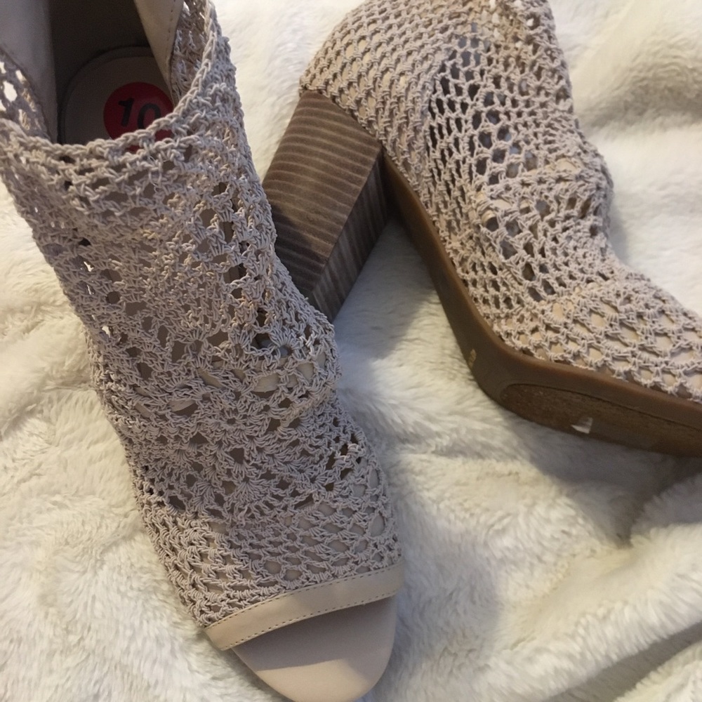 JESSICA SIMPSON Beige Heels